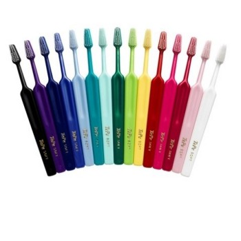 Tepe Select Compact Medium Toothbrush τυχαία επιλογ΄ή χρώματος